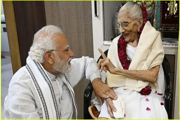 PM Modi's Mother Heeraben Dies At 100 - Tattva News