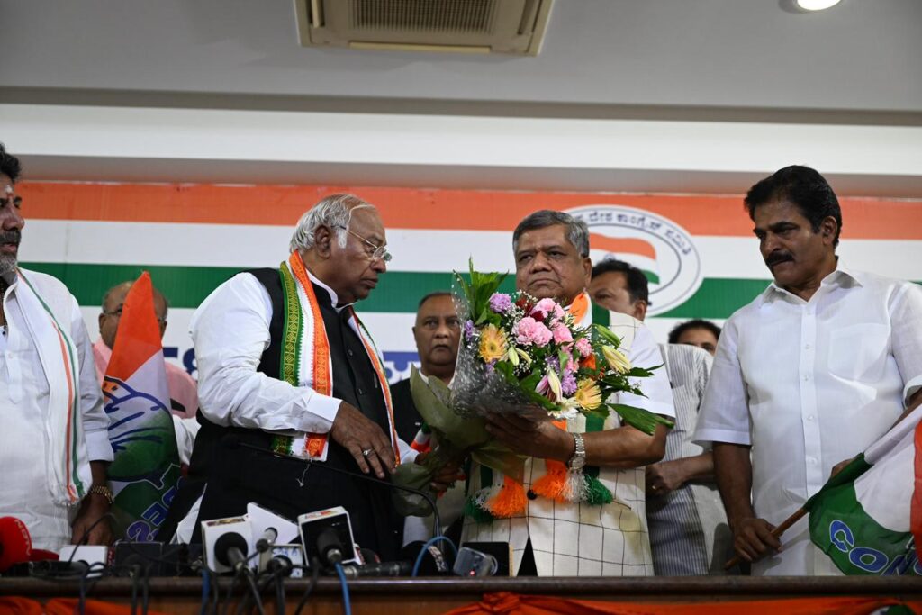 Ex-CM Jagadish Shettar joins Congress