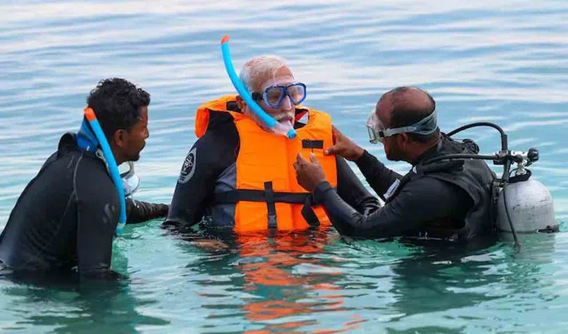 PM Modi shows his adventurous snorkelling in Lakshadweep