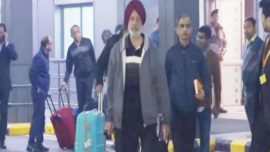 Qatar frees 8 former Indian Navy officials