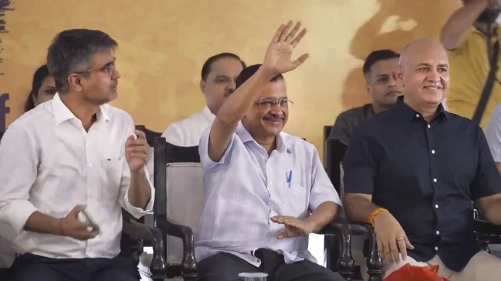 Kejriwal poses five questions to RSS chief 