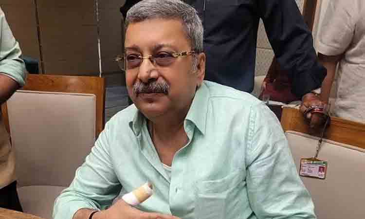 TMC’s Kalyan Banerjee smashes glass bottle during JPC meeting on Waqf Bill